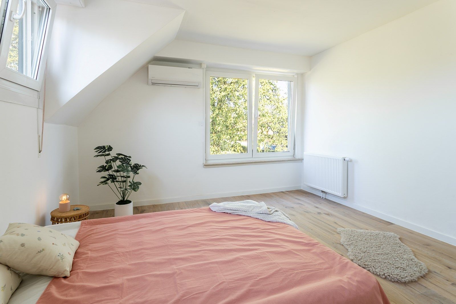 Nét gerenoveerde woning met aangename tuin  foto 25