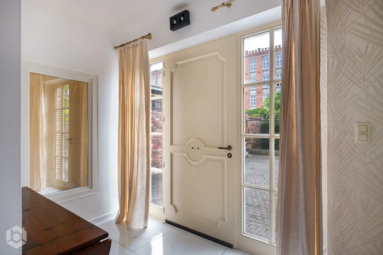 Zeer ruime kangoeroe-woning met achterliggend commerciële units met uitbereidingsmogelijkheden (KMO bestemming) foto 4