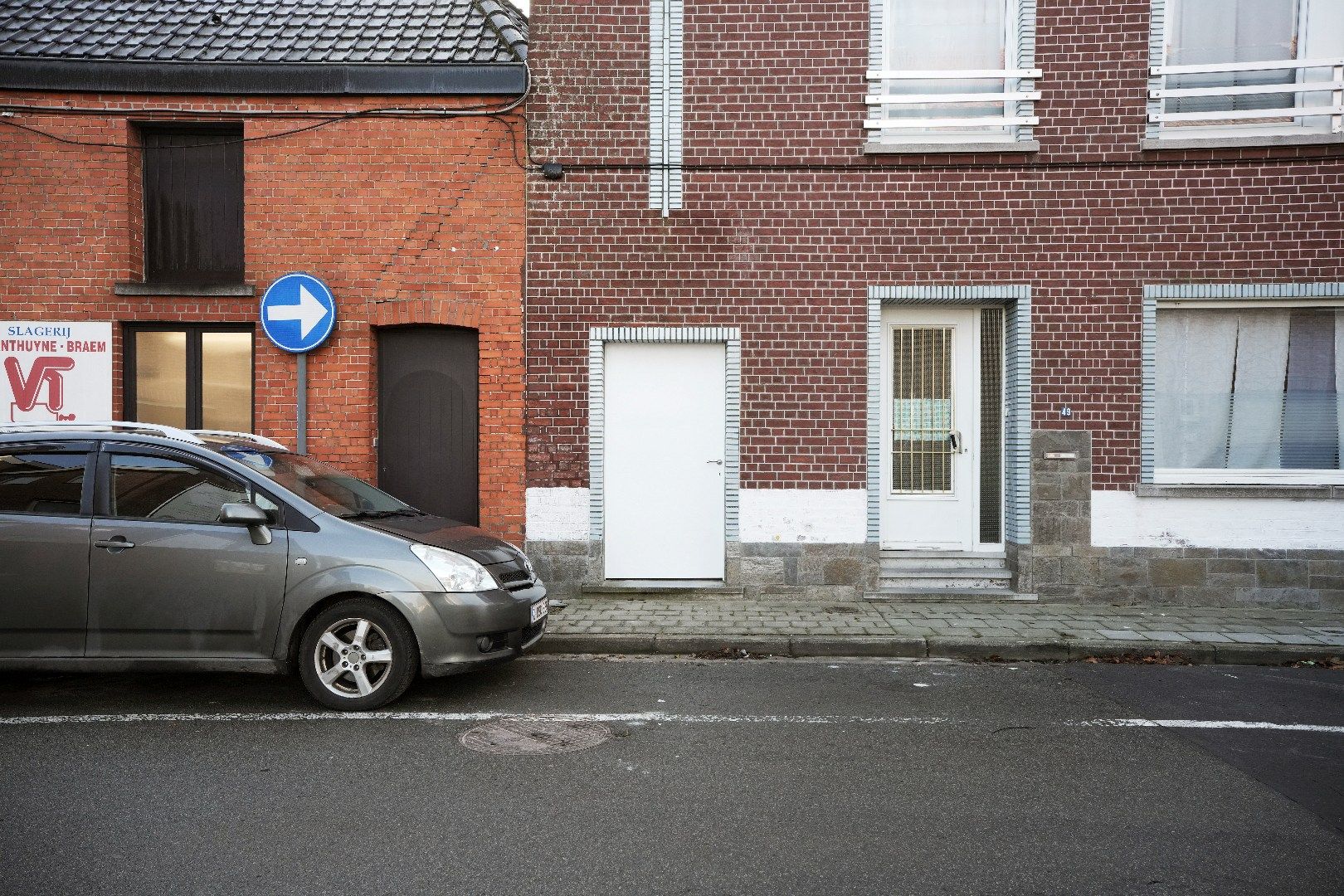 Grote woning, voorzien van vier kamers, twee badkamers, een uitweg,... foto 26