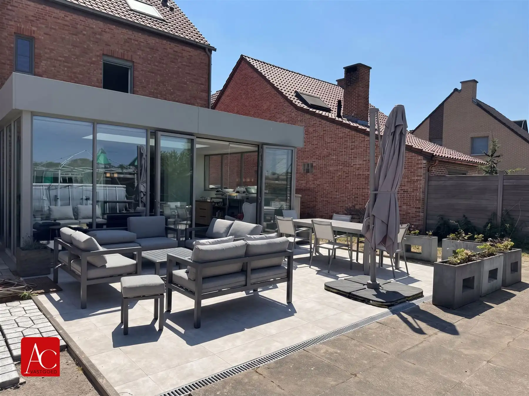 Uitzonderlijk grote gezinswoning met 6 slaapkamers en een grote tuin foto 16