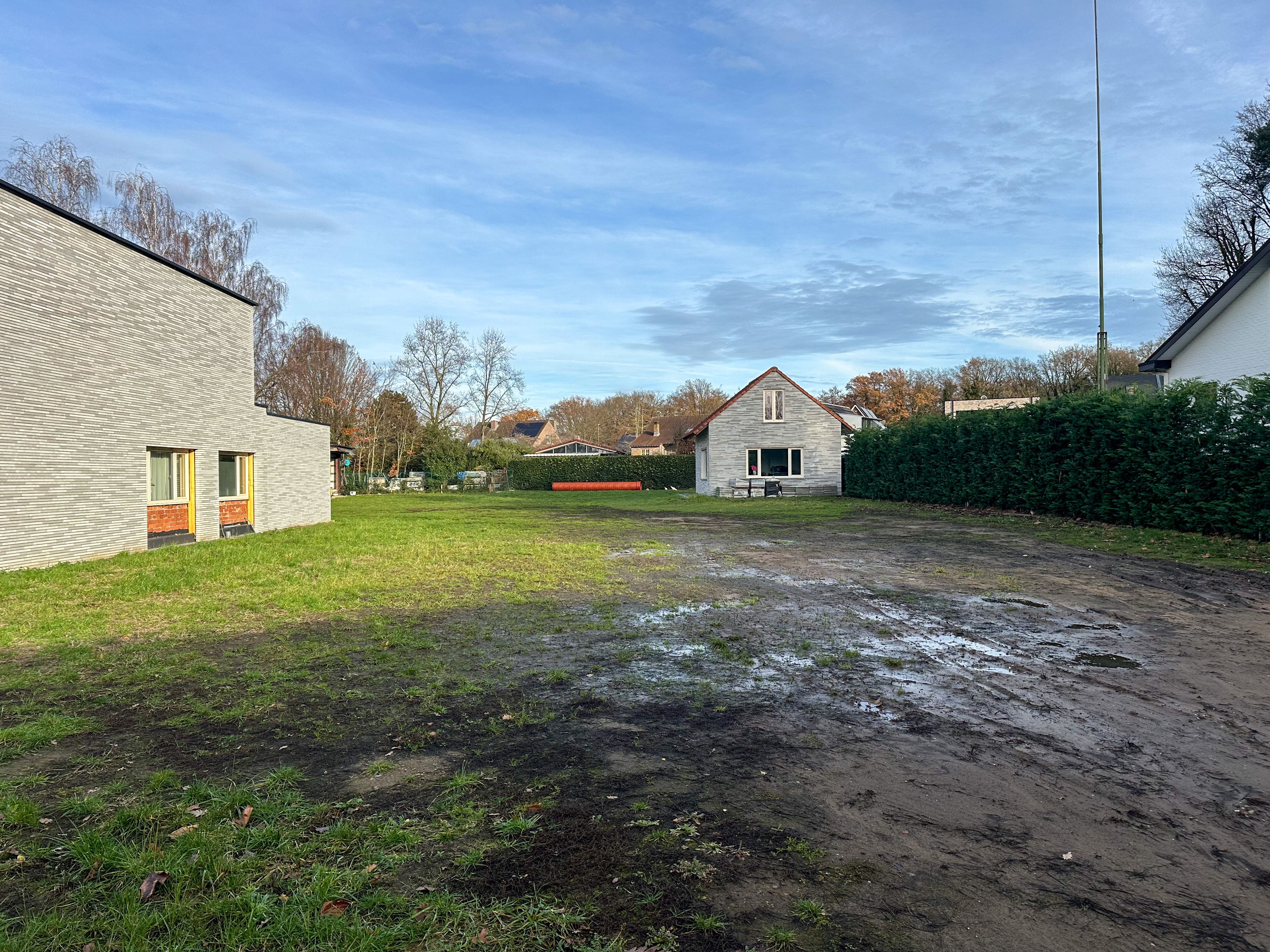 Bouwperceel in residentiële straat foto 4