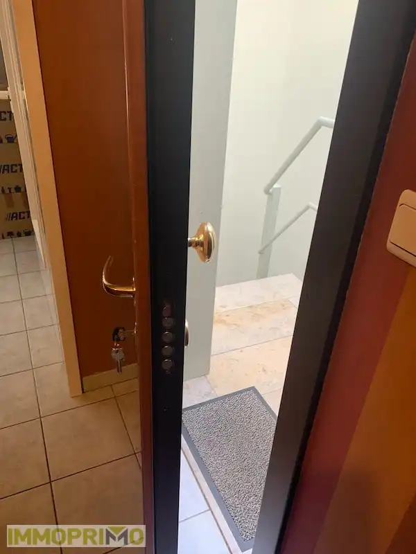 Mooi 2 slaapkamerappartement op de 2e verdieping met lift op wandelafstand van het centrum. foto 3