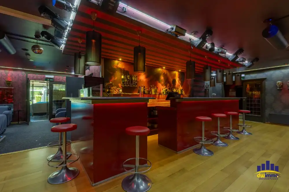 Ter overname: Volledig ingerichte club met horecafaciliteiten in Gent-Drongen foto 2
