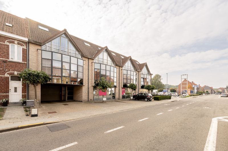Ruim kantoor met parkeerplaats in Ingelmunster foto {{pictureIndex}}