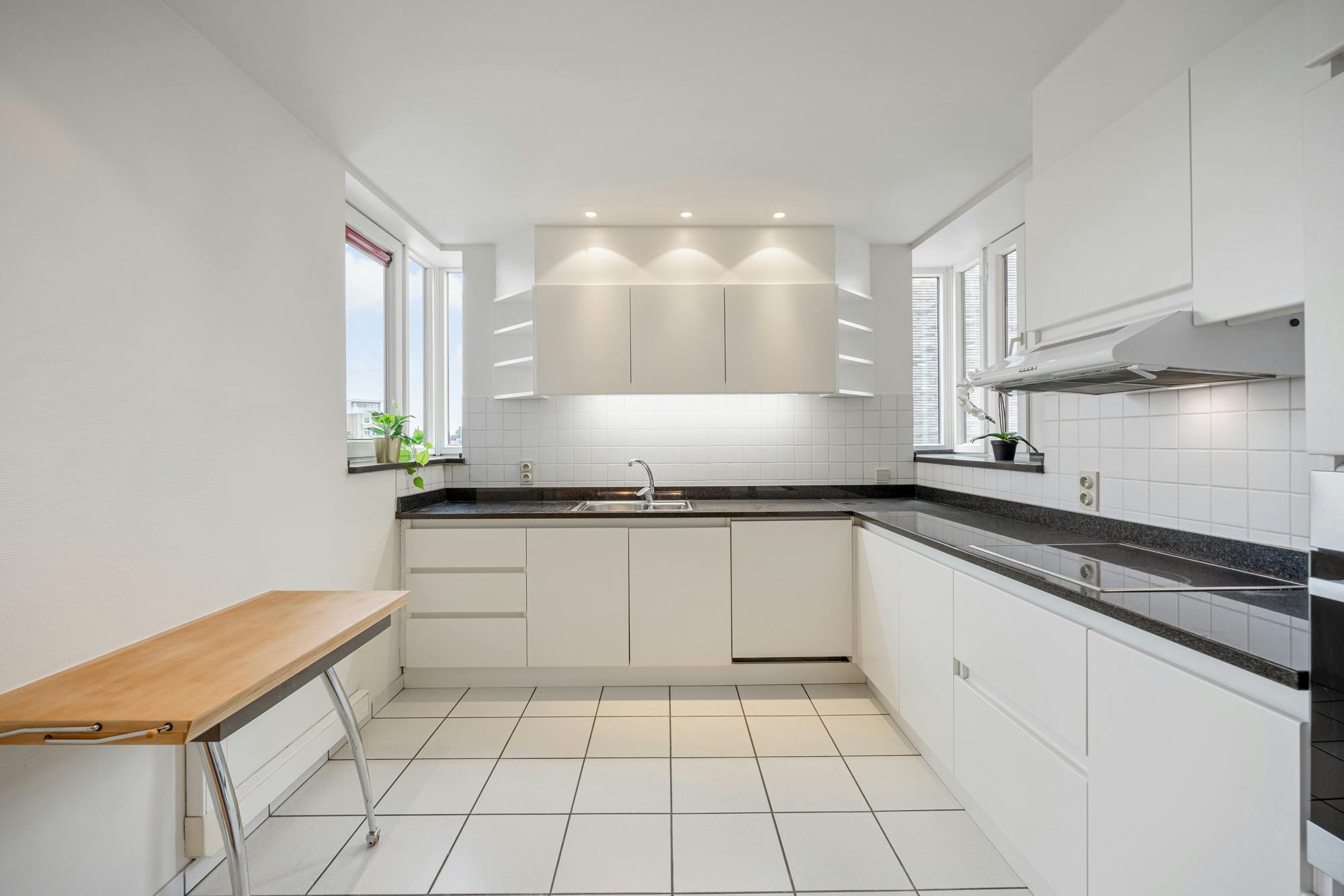 Ruim appartement te koop in hartje Hasselt met terras en parkeerplaats foto 10