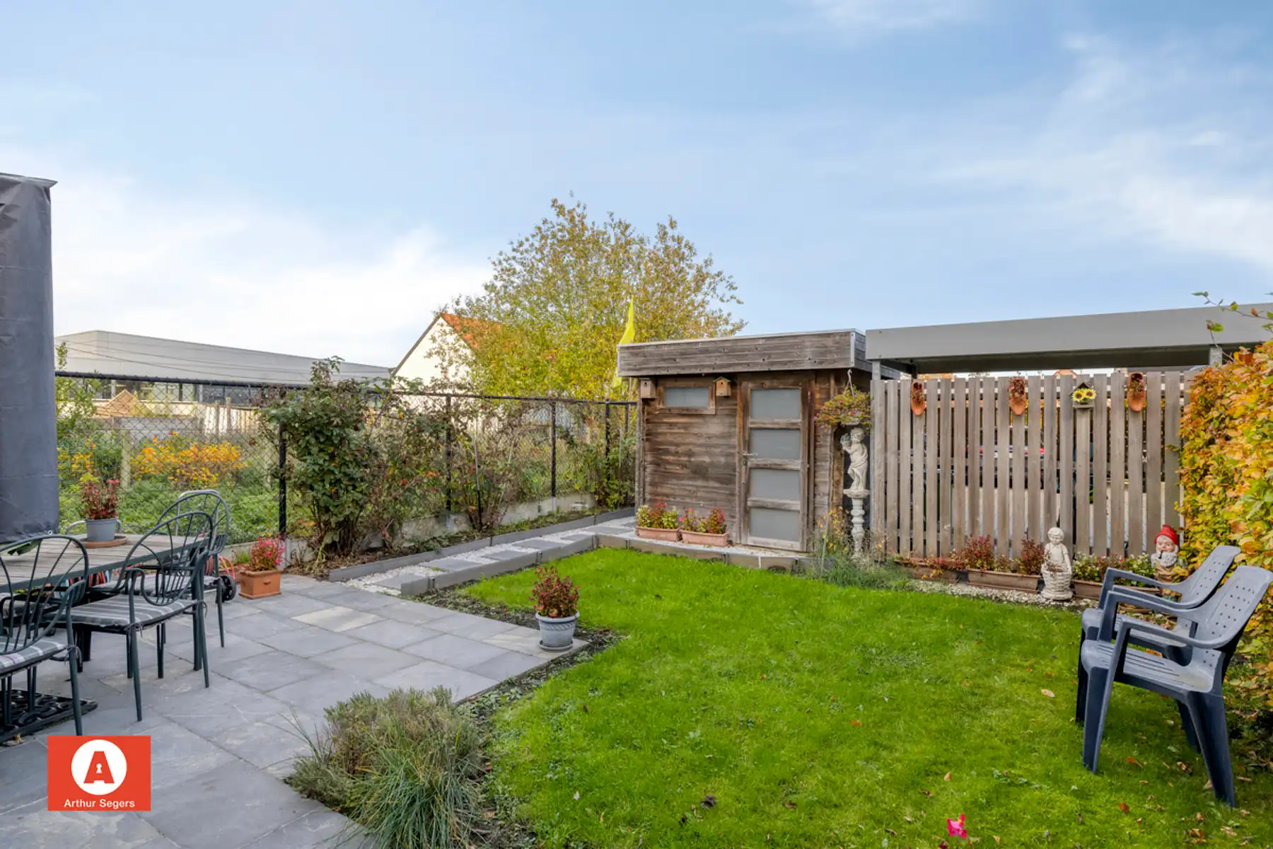 Recent Gelijkvloers appartement met tuin en parkeerplaats. foto 20