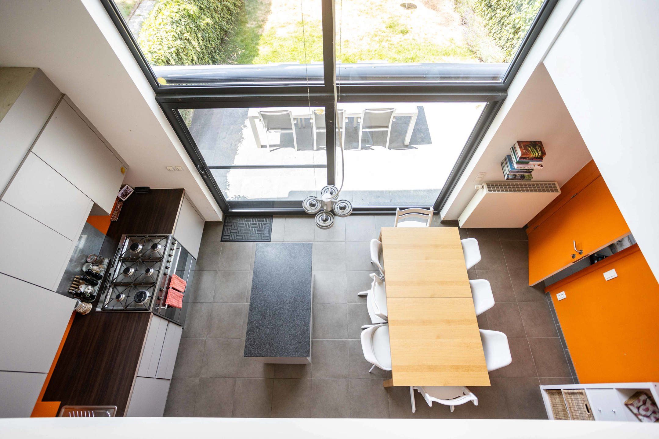 Goed gelegen, ruime & instapklare eigendom met tuin & garage foto 9