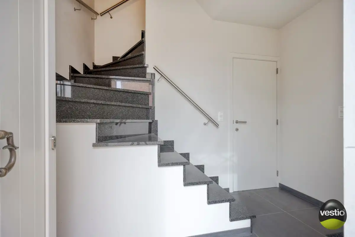 RUSTIG GELEGEN RUIME DUPLEX VAN 178M² NABIJ CENTRUM MUNSTERBILZEN. foto 4
