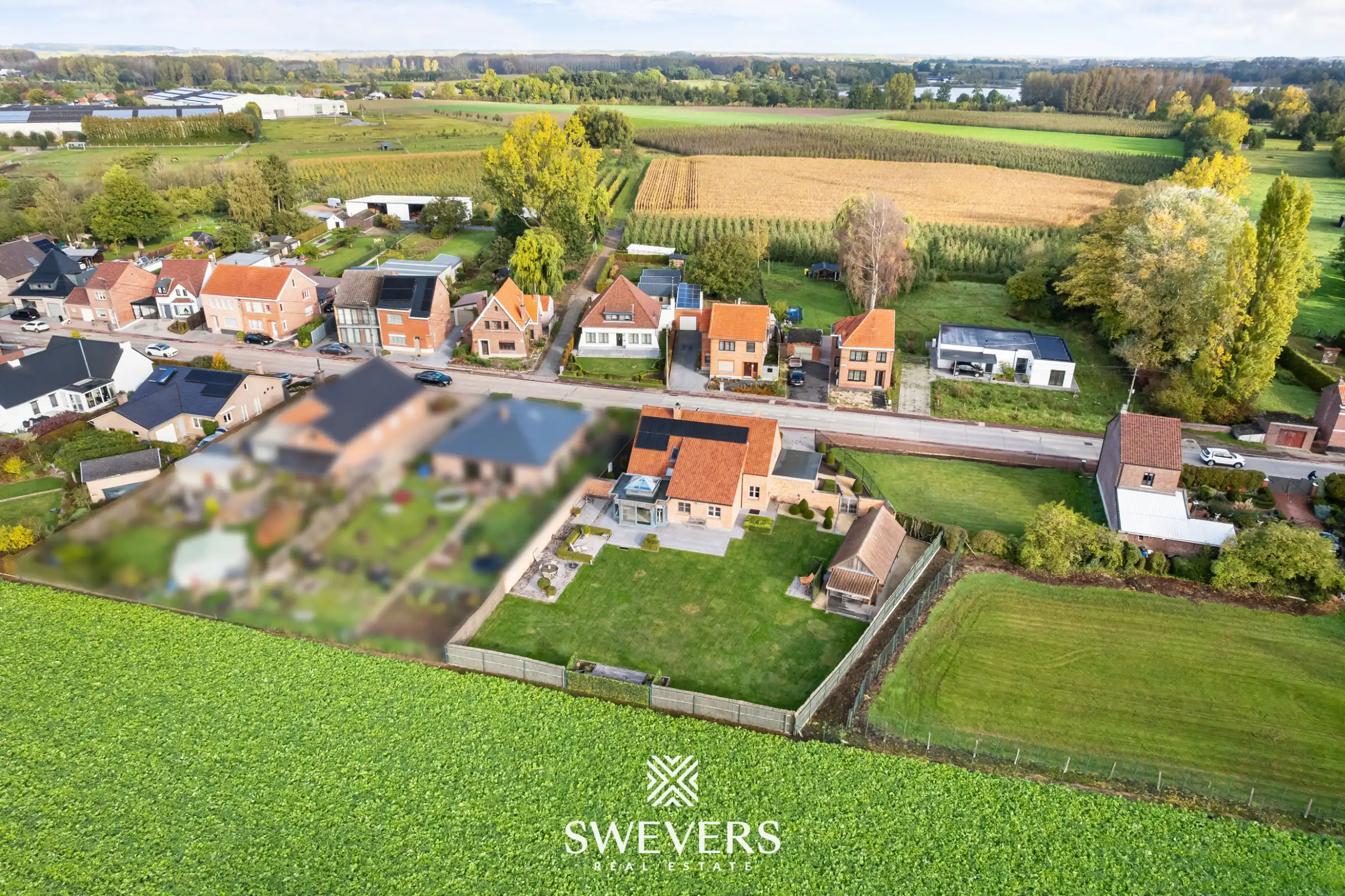 Sfeervolle open bebouwing met royale tuin en veel privacy foto 3