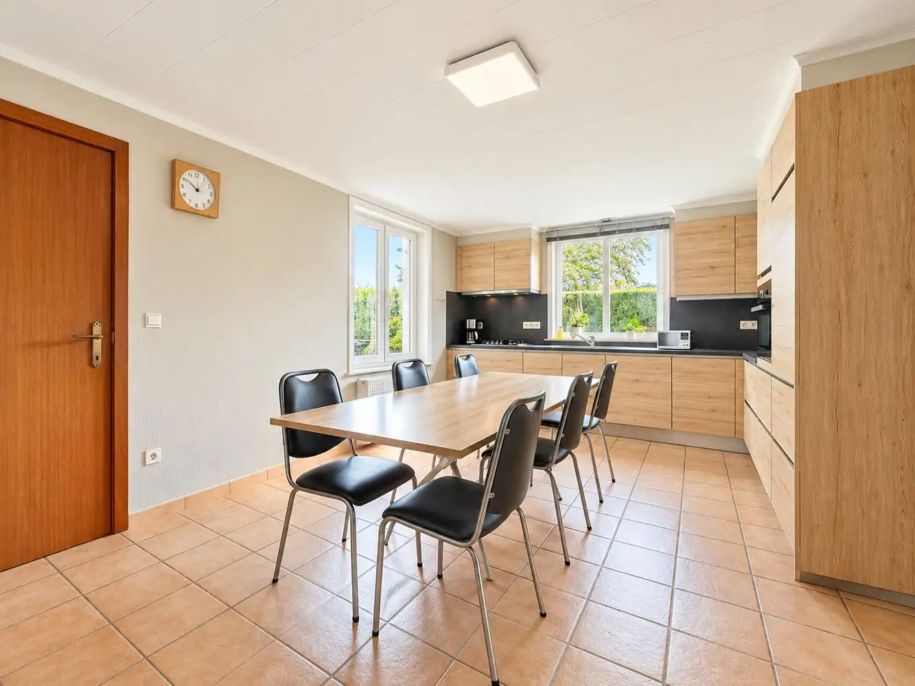 Ruime gezinswoning (4 slpks) op prachtig perceel van 1083m²! foto 5