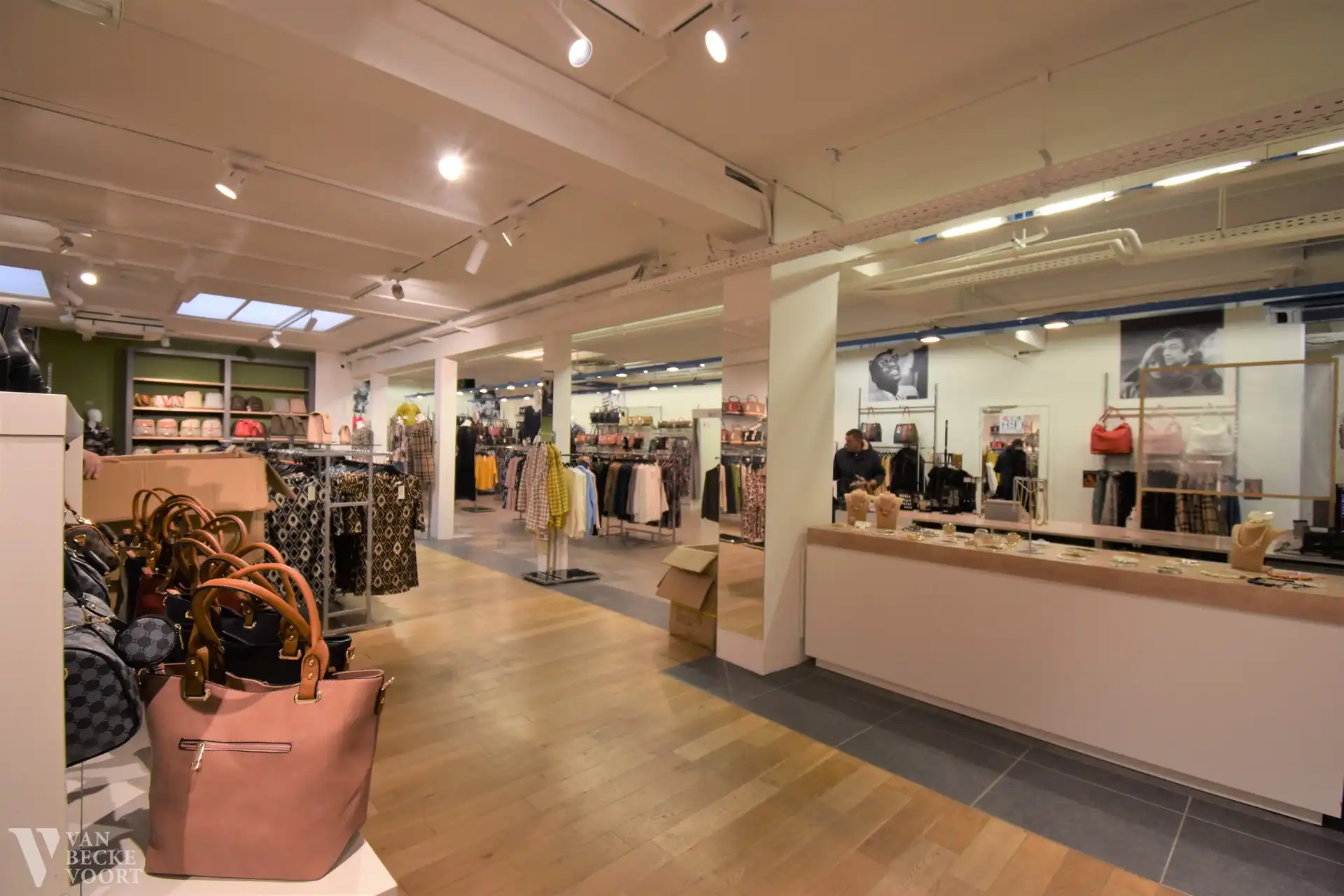 Handelsgelijkvloers op AAA locatie 350m² foto 16