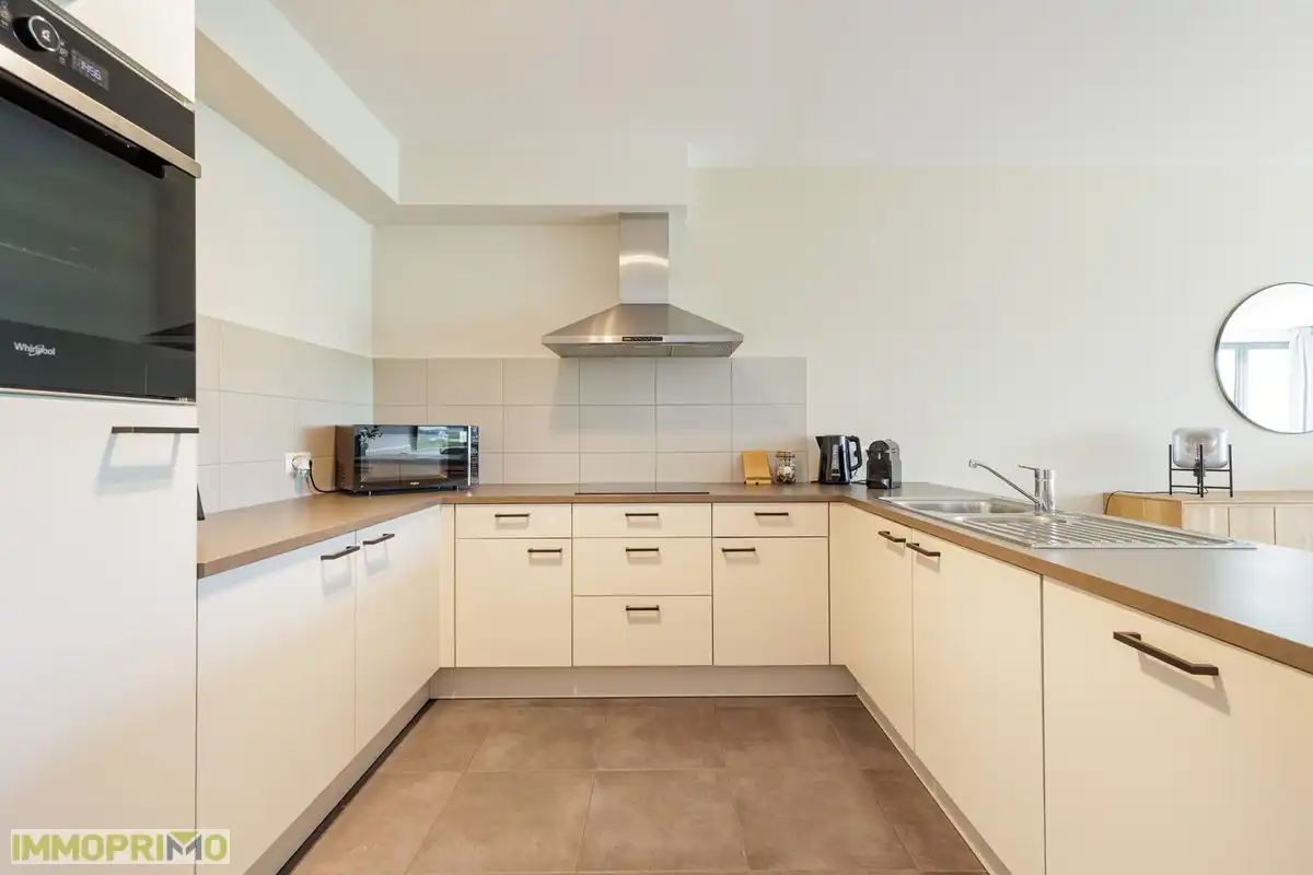 Instapklaar 3 slaapkamer appartement met ruim terras in autoluwe buurt foto 10