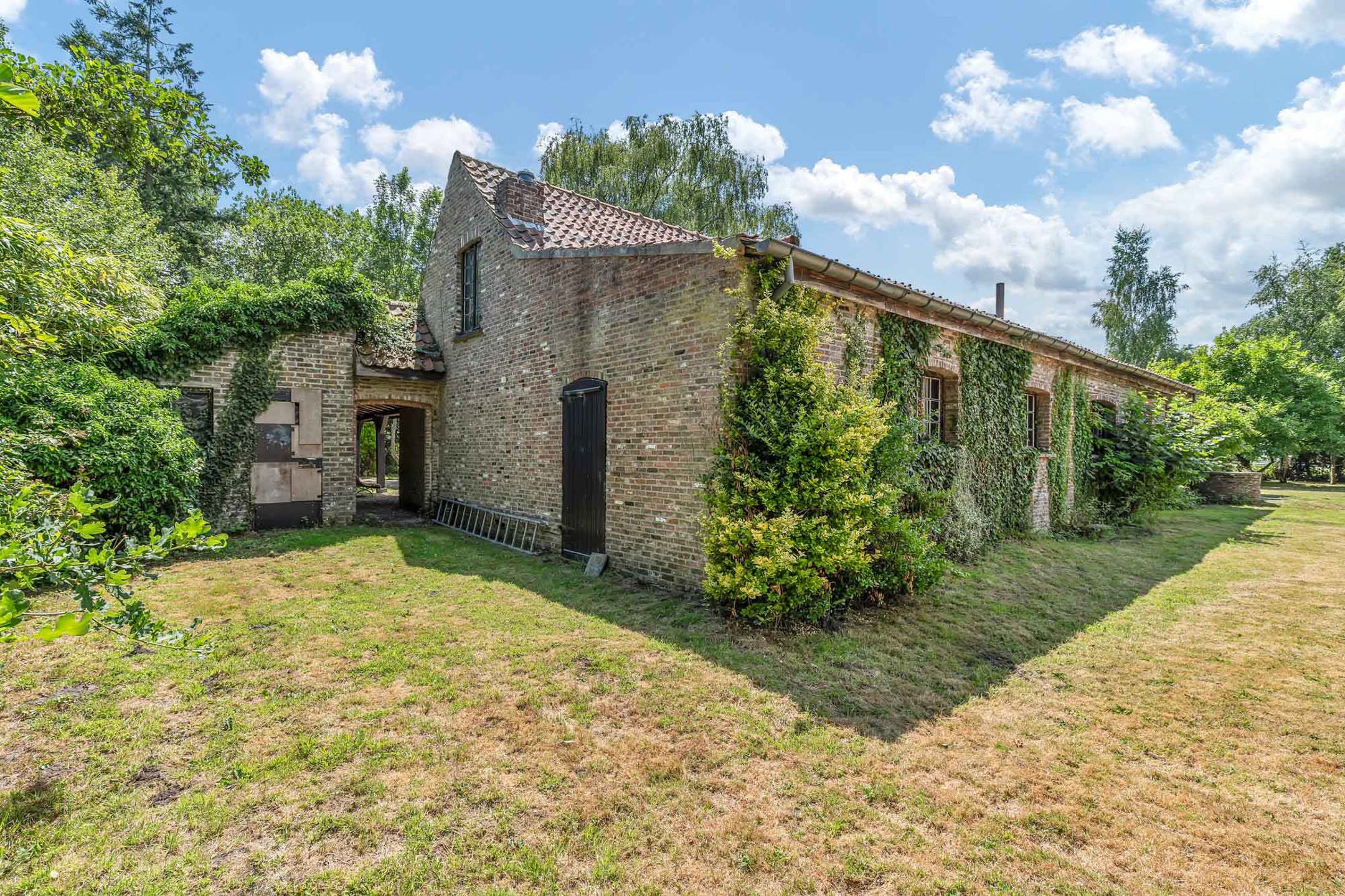 Uniek landhuis met aparte conciergewoning op 2 Hect grond foto 54