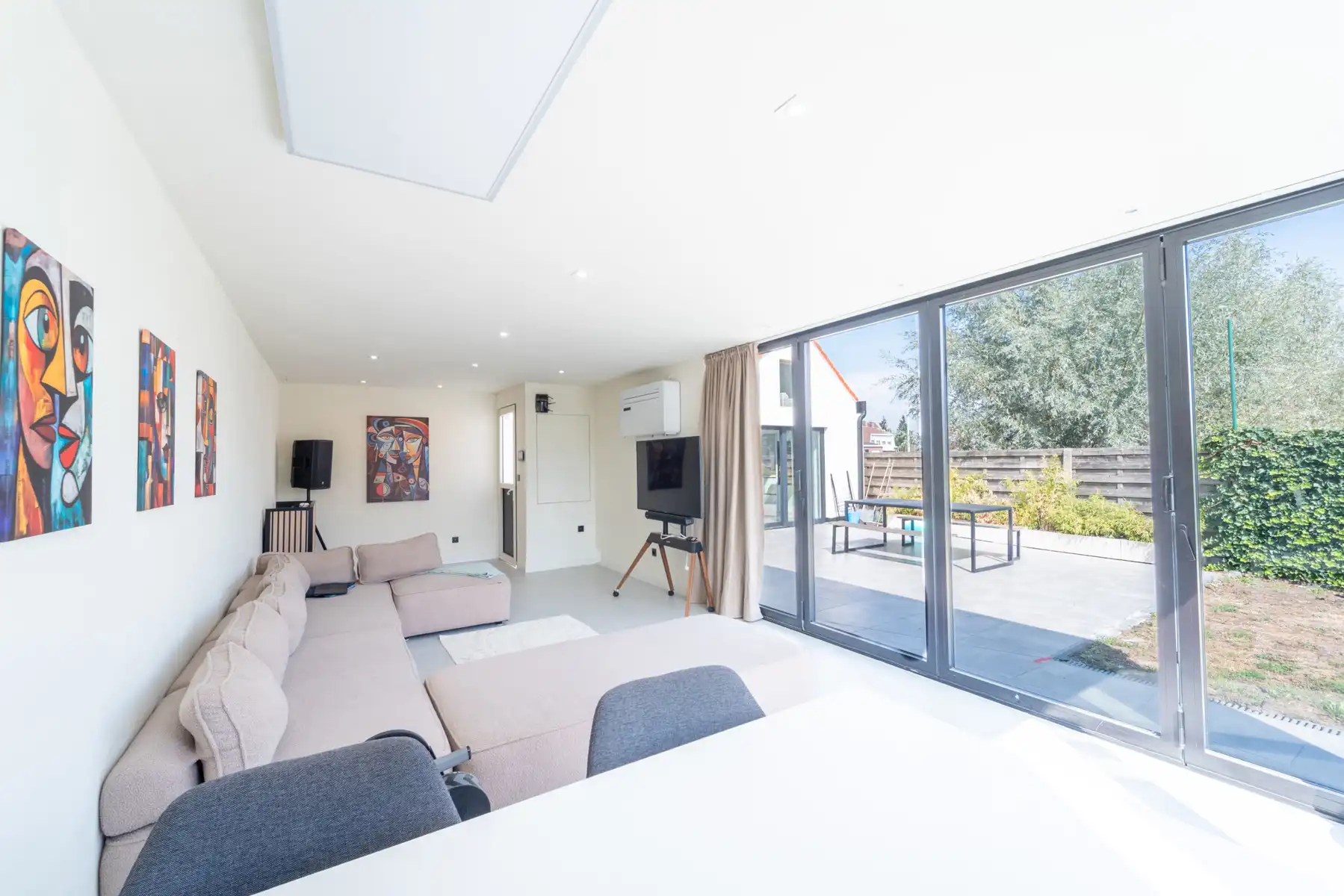 Ruime woning met bijgebouw en uitzicht op het Drongengoed foto 16