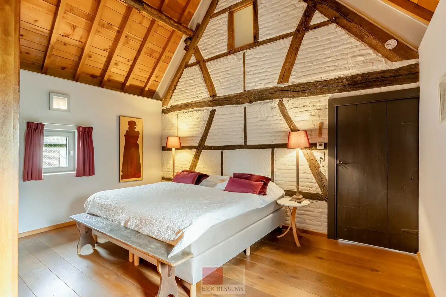 Een zeer karaktervol woonerf van maar liefst 3996 m² met bijzondere uitstraling, bestaande uit een prachtige hoofdwoning (voormalige schuur en stallen) en een charmant vakwerkhuis. foto 58