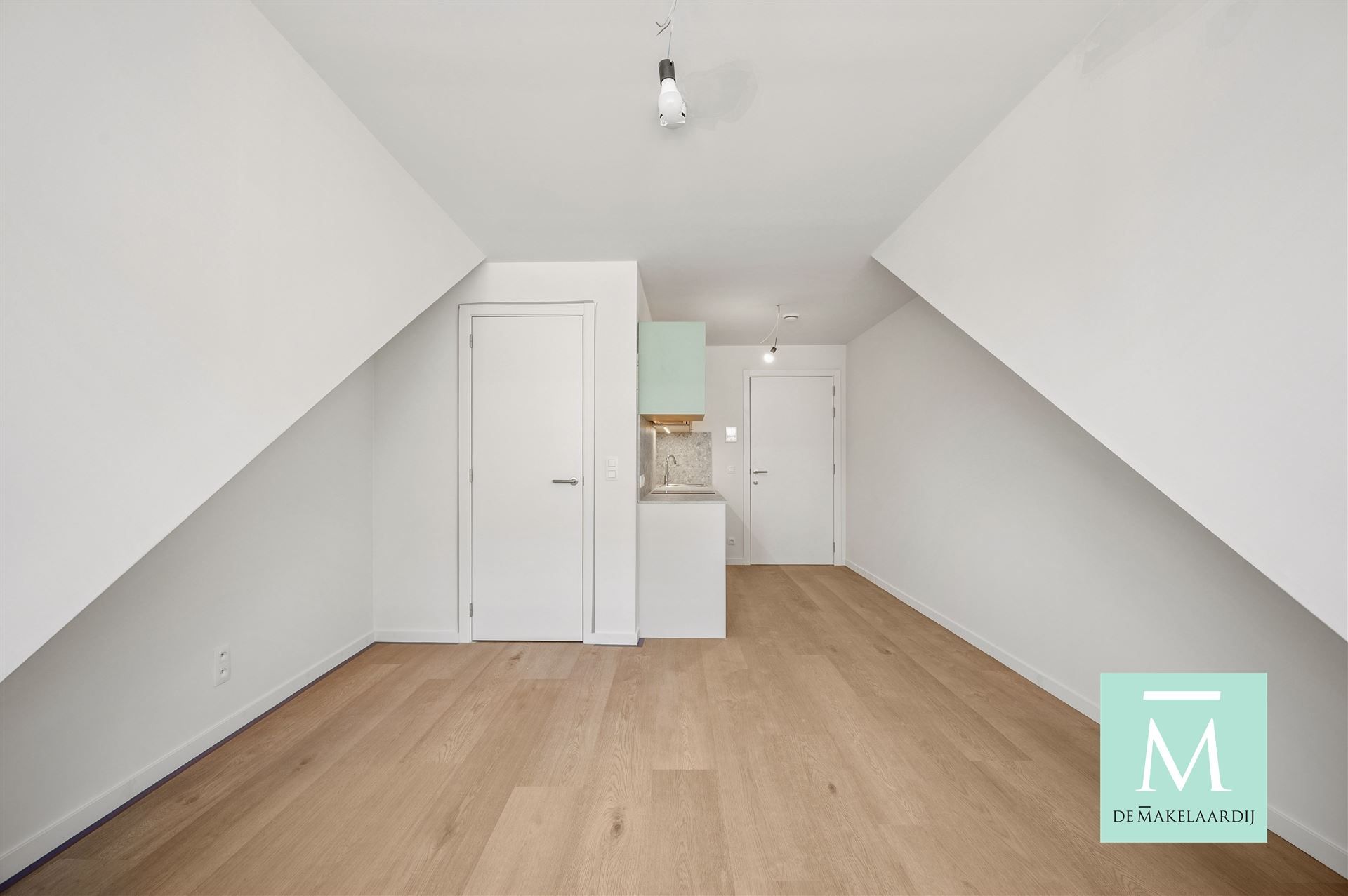 STUDENTS ONLY! Gemeubelde studio in hartje Mechelen - EERSTE BEWONING NA RENOVATIE  foto {{pictureIndex}}