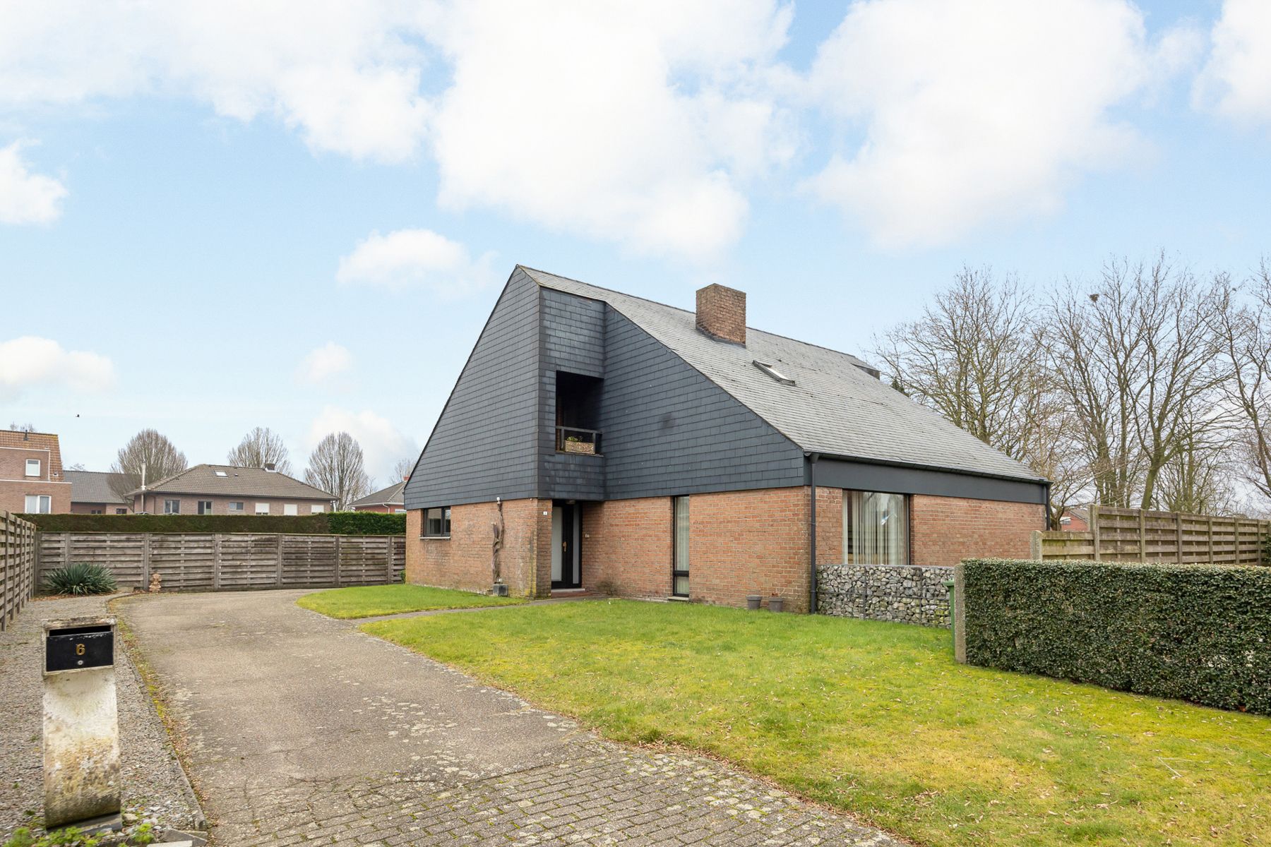 IN OPTIE. Ruime woning met 5 slaapkamers, garage op 1.000m²! foto {{pictureIndex}}