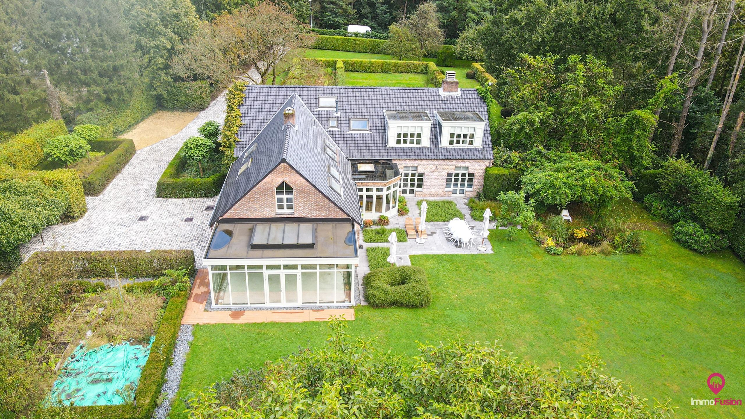 Uitzonderlijk gelegen villa met 5 slpks + zwembad op 1,97ha! foto 60