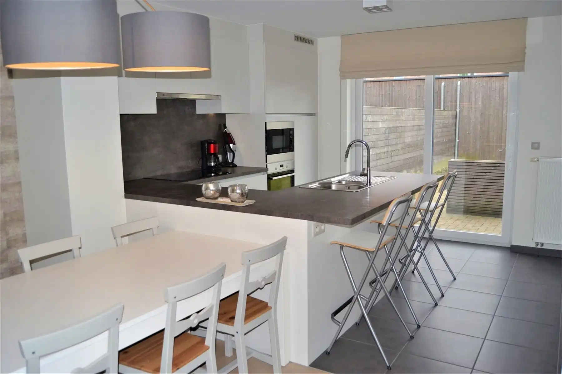 Recente instapklare woning met tuin foto 10