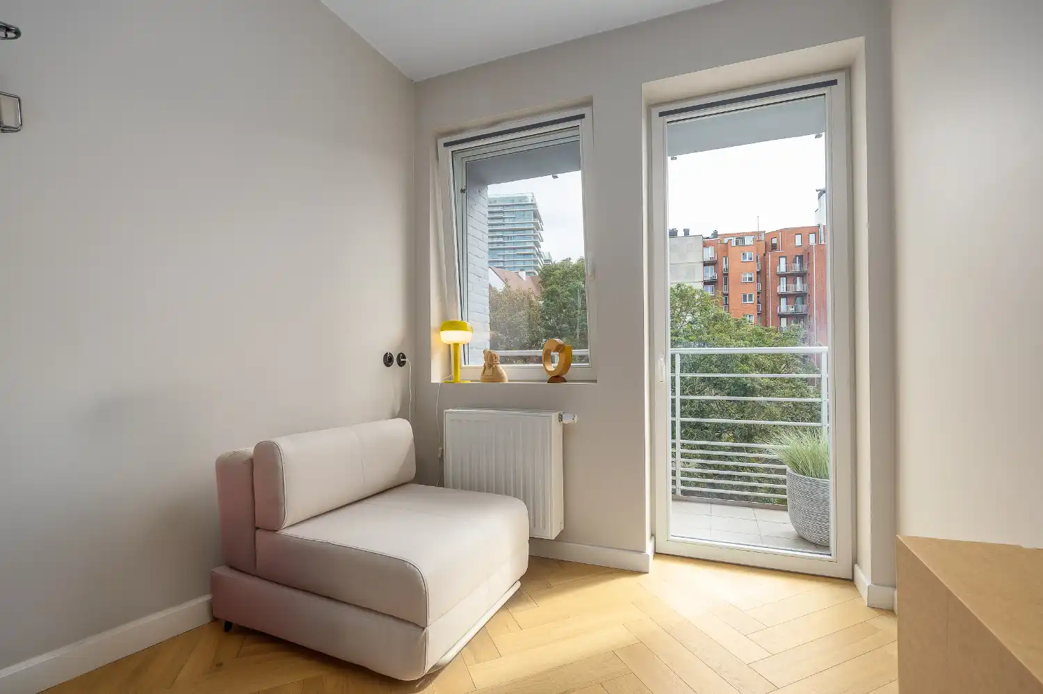 Gerenoveerd twee slaapkamer appartement met open zicht foto 23