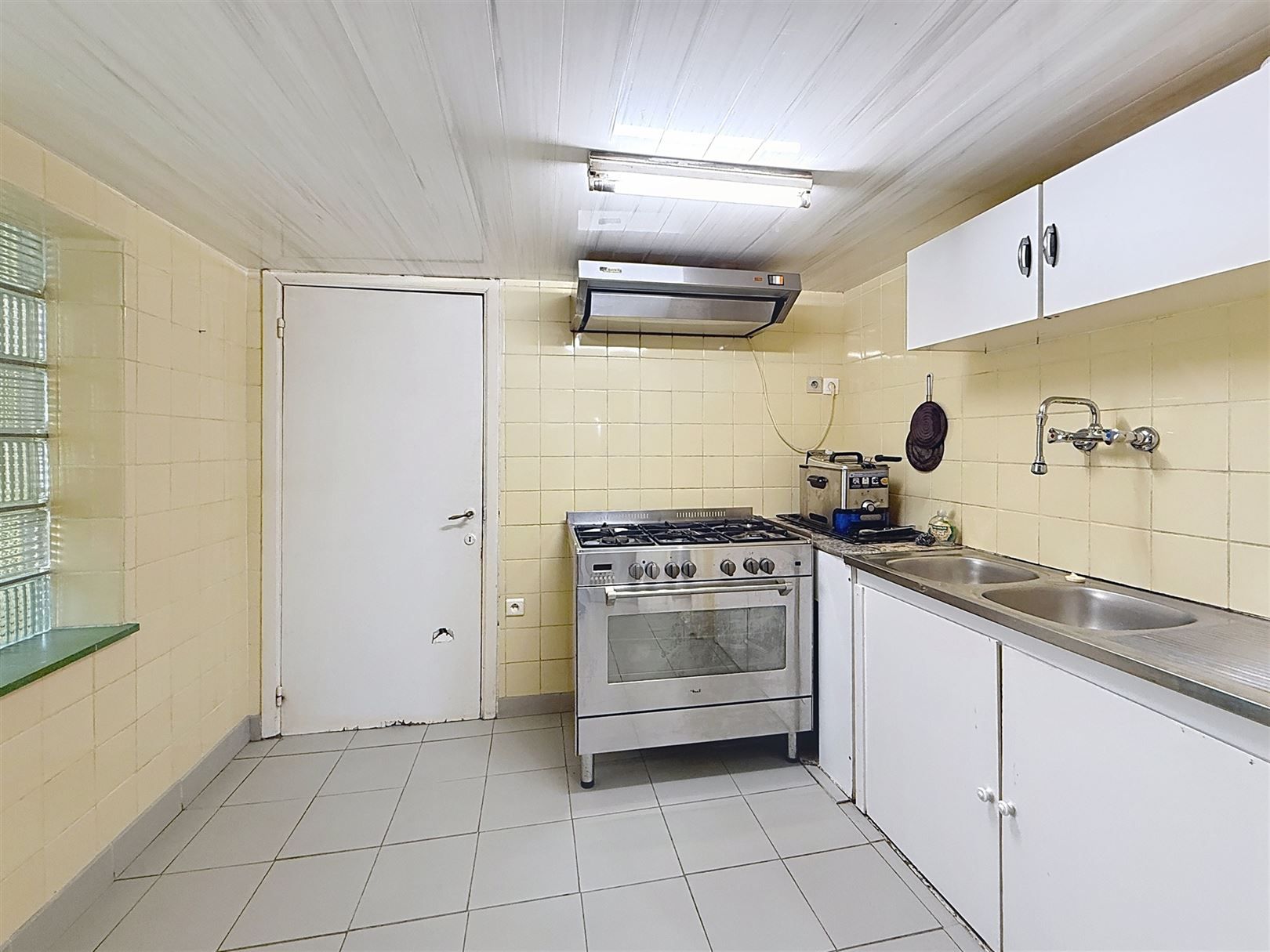 Ruime instapklare HOB, 4 slpks, garages, tuin, 16a 73ca foto 16