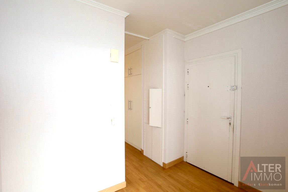 Gerenoveerd 2 slaapkamer appartement met prachtig uitzicht en ondergrondse berging. foto 9