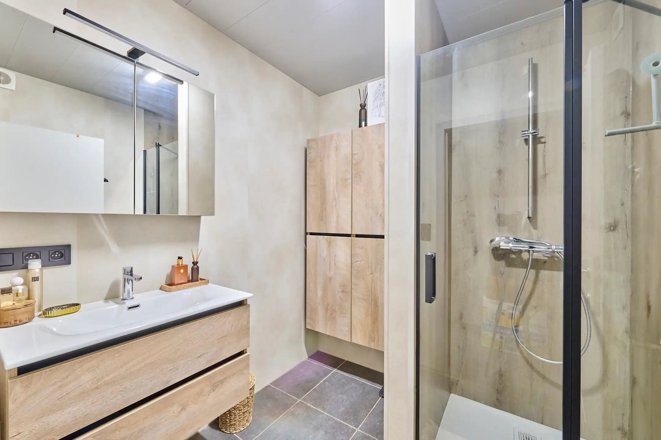 RUIM INSTAPKLAAR EN LICHTRIJK APPARTEMENT MET 2 TERRASSEN foto 5