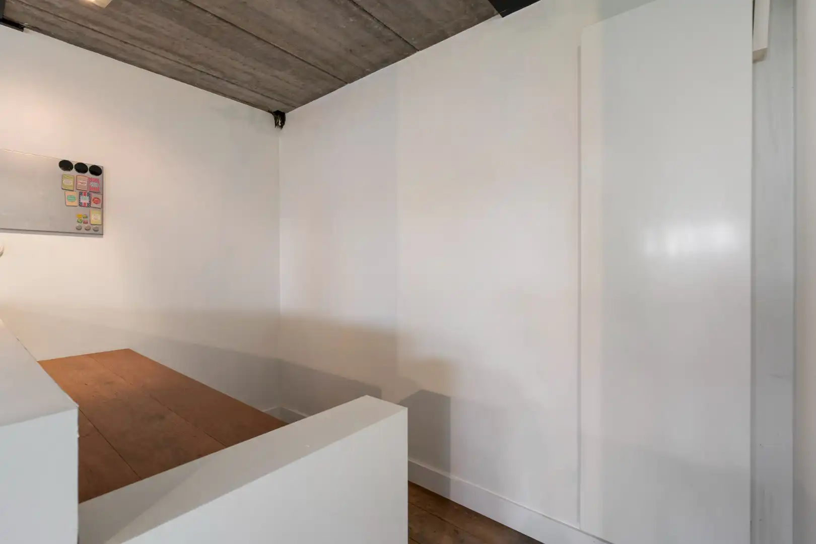 Recente, halfvrijstaande gezinswoning in een moderne bouwstijl op een perceel van 11a06ca! foto 11