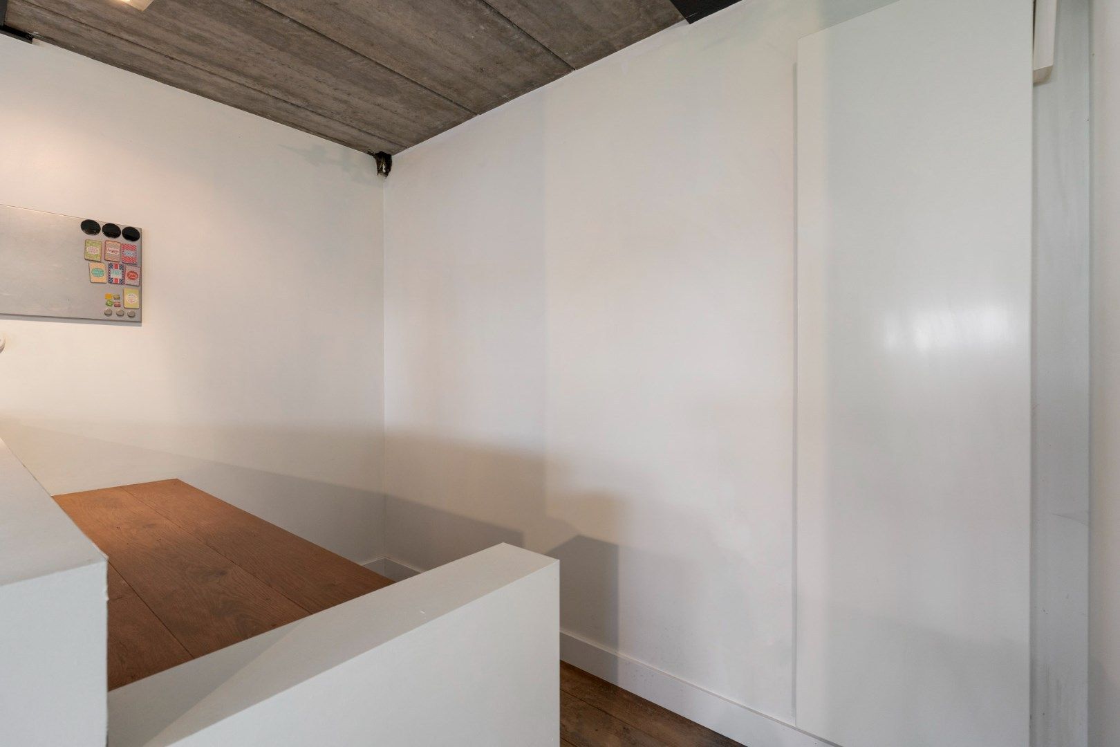 Recente, halfvrijstaande gezinswoning in een moderne bouwstijl op een perceel van 11a06ca! foto 11