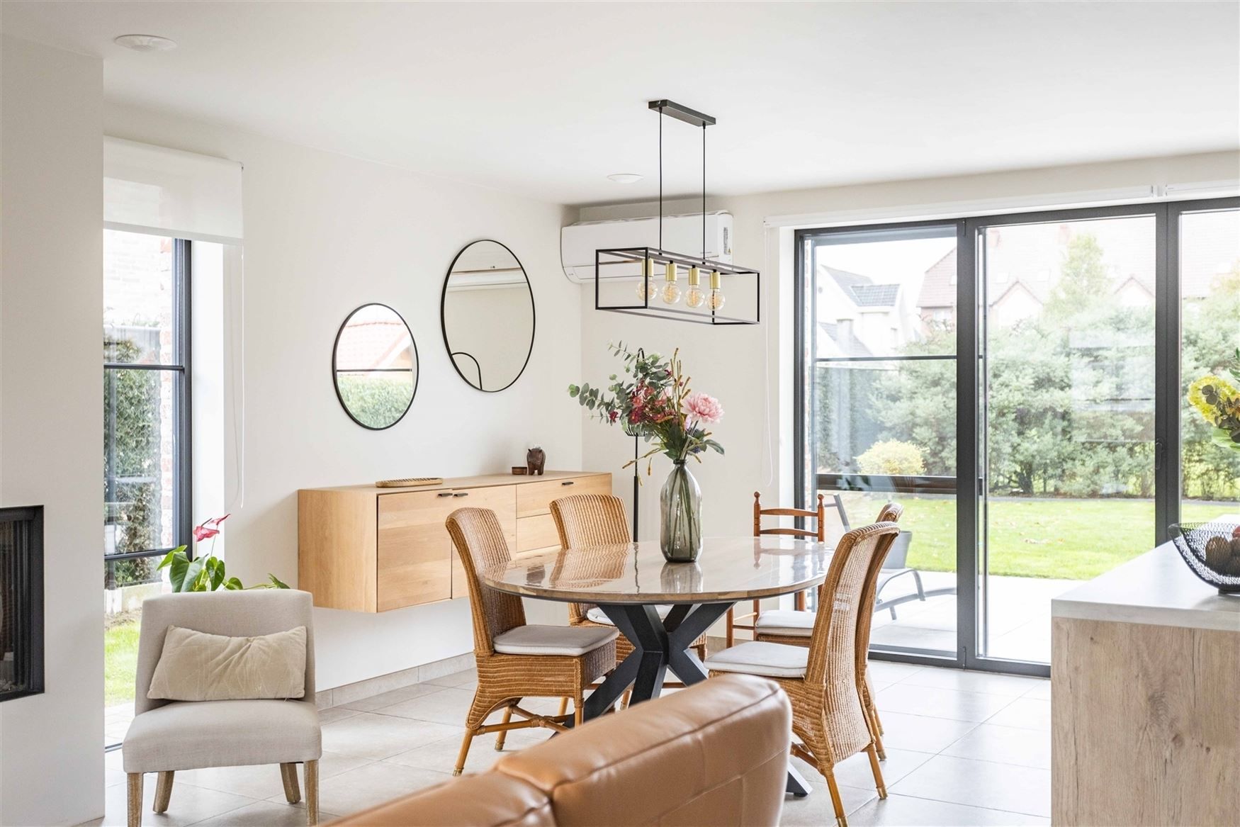 Instapklare BEN-woning in pastoriestijl met Zuidwest georiënteerde tuin te Zomergem. foto 8