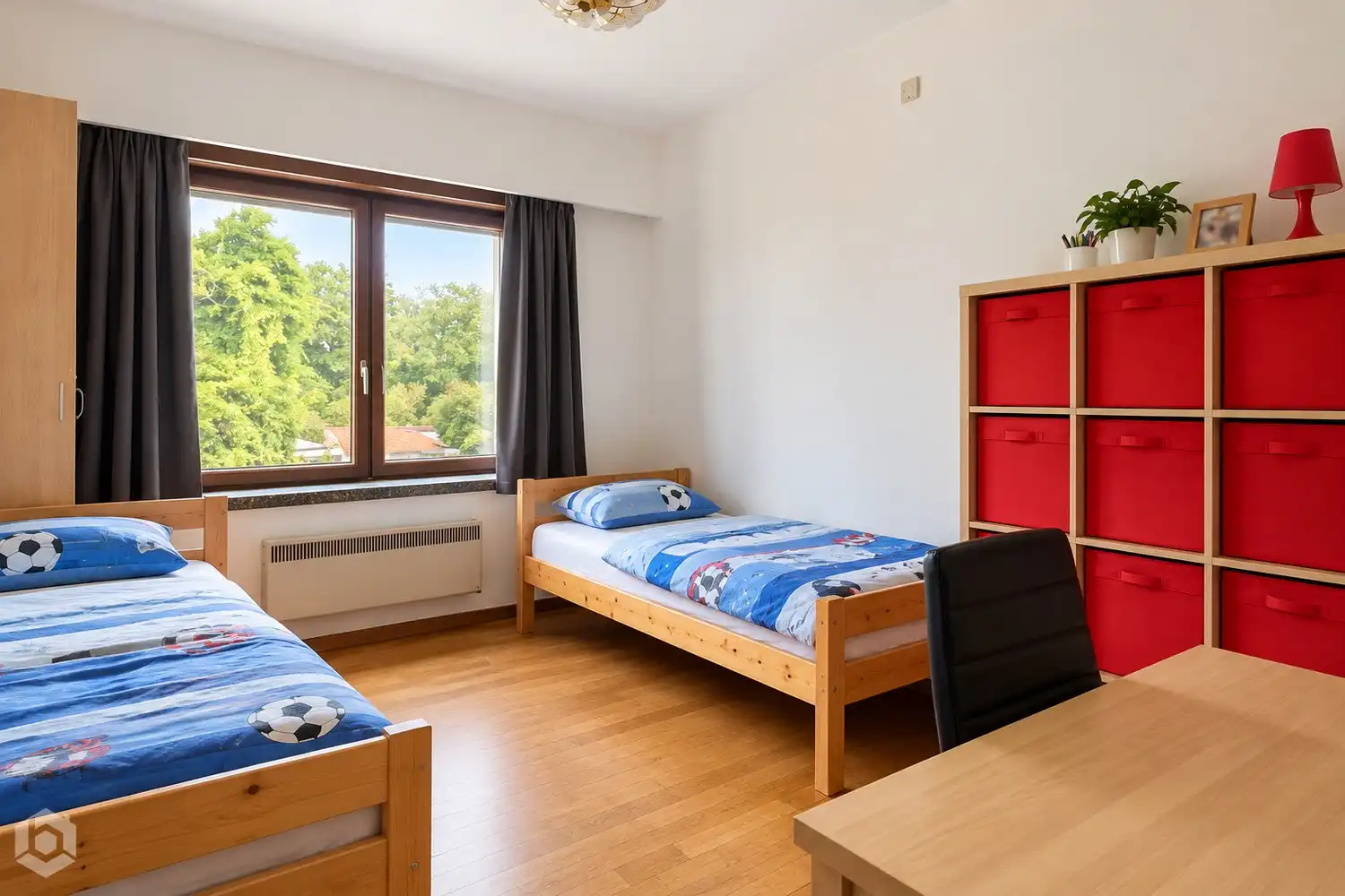 Appartementsgebouw met 4 app., 2 handelsglv., 5 garages én tuin foto 8