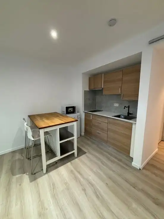 Centraal gelegen studio met terras foto 6