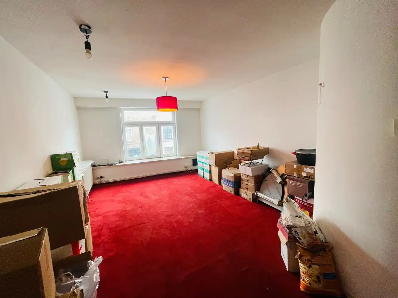 Brugge centrum  Smedenstraat  Ruim handelspand met woonst . Mooie huuropbrengst , verhuurd aan 2.200 euro per maand  6 % NETTO OPBRENGST foto 9