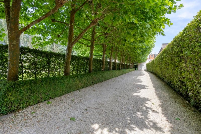 Karaktervolle woning met grote tuin en achteruitweg foto 8