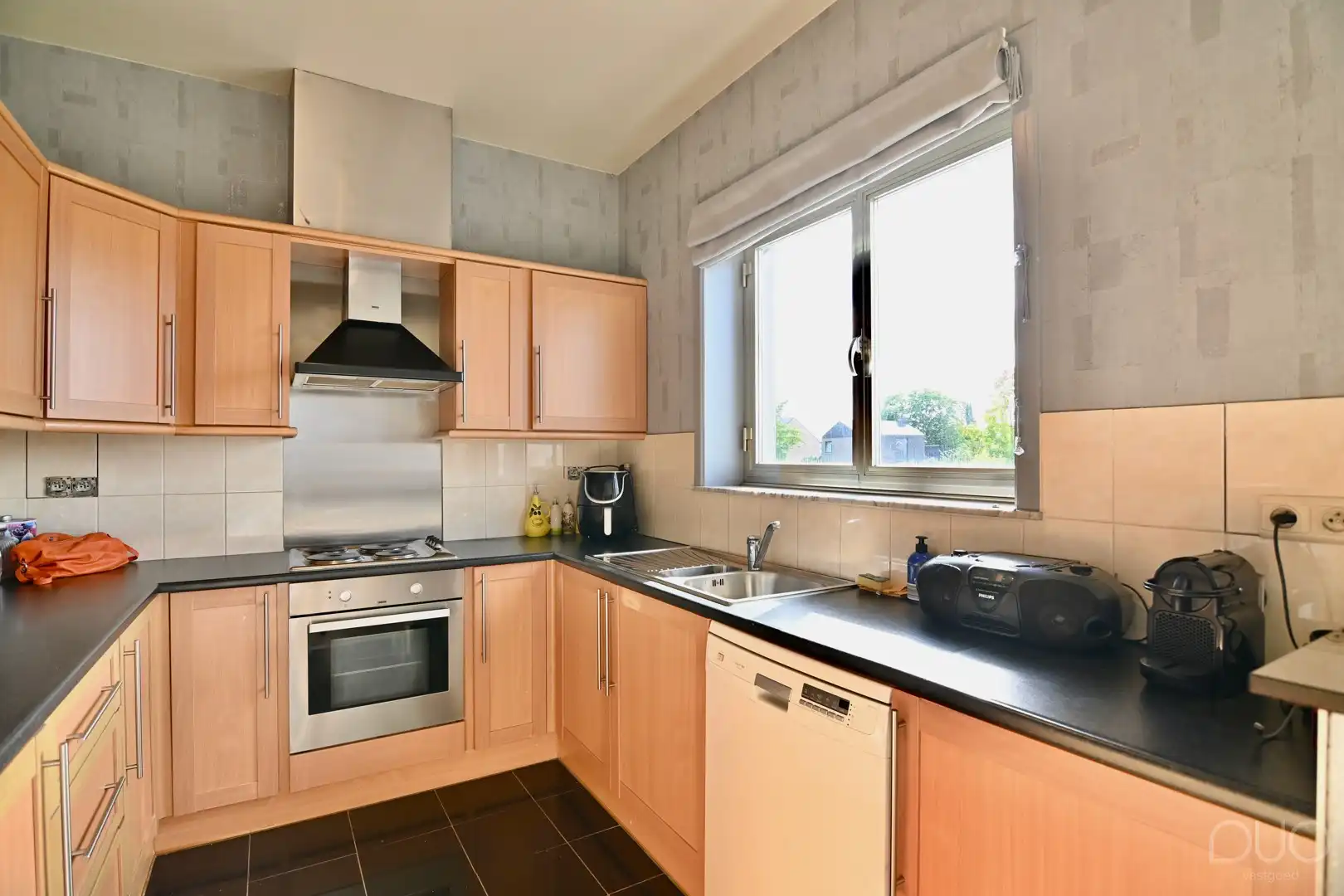 Ruim pand - makkelijk op te delen in 2 appartementen en grote tuin in het centrum van Zepperen foto 16