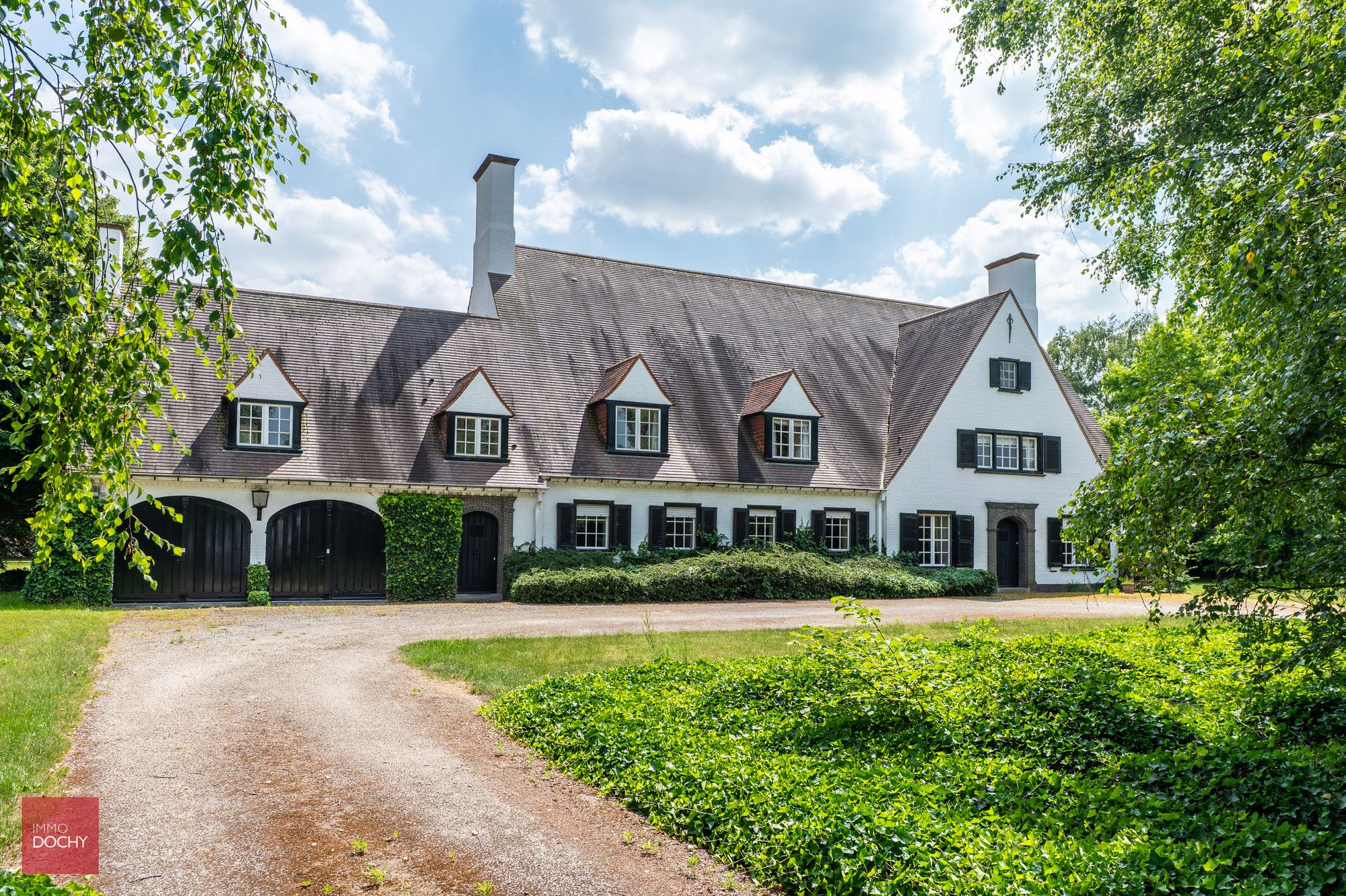 Zeer ruime villa in prachtige parktuin foto 2