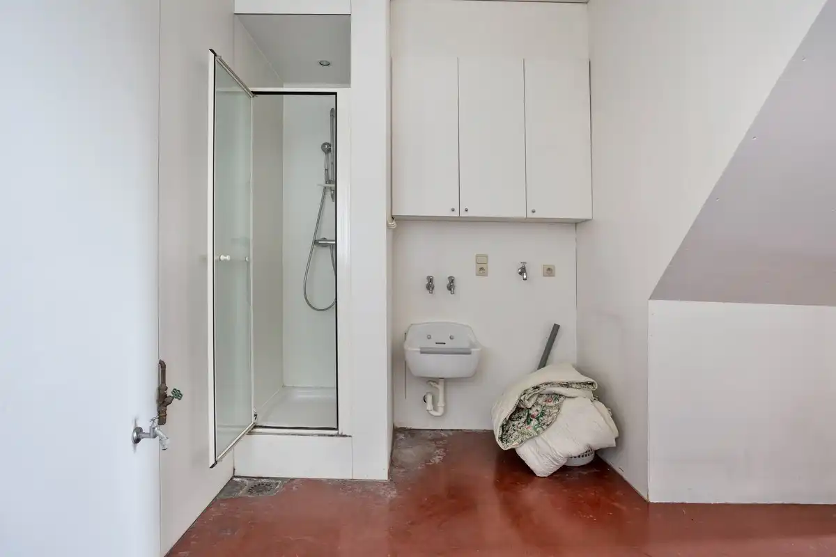 Bijzonder ruime woning met inpandige garage en 3 slks op een perceel van 1218 m². foto 15