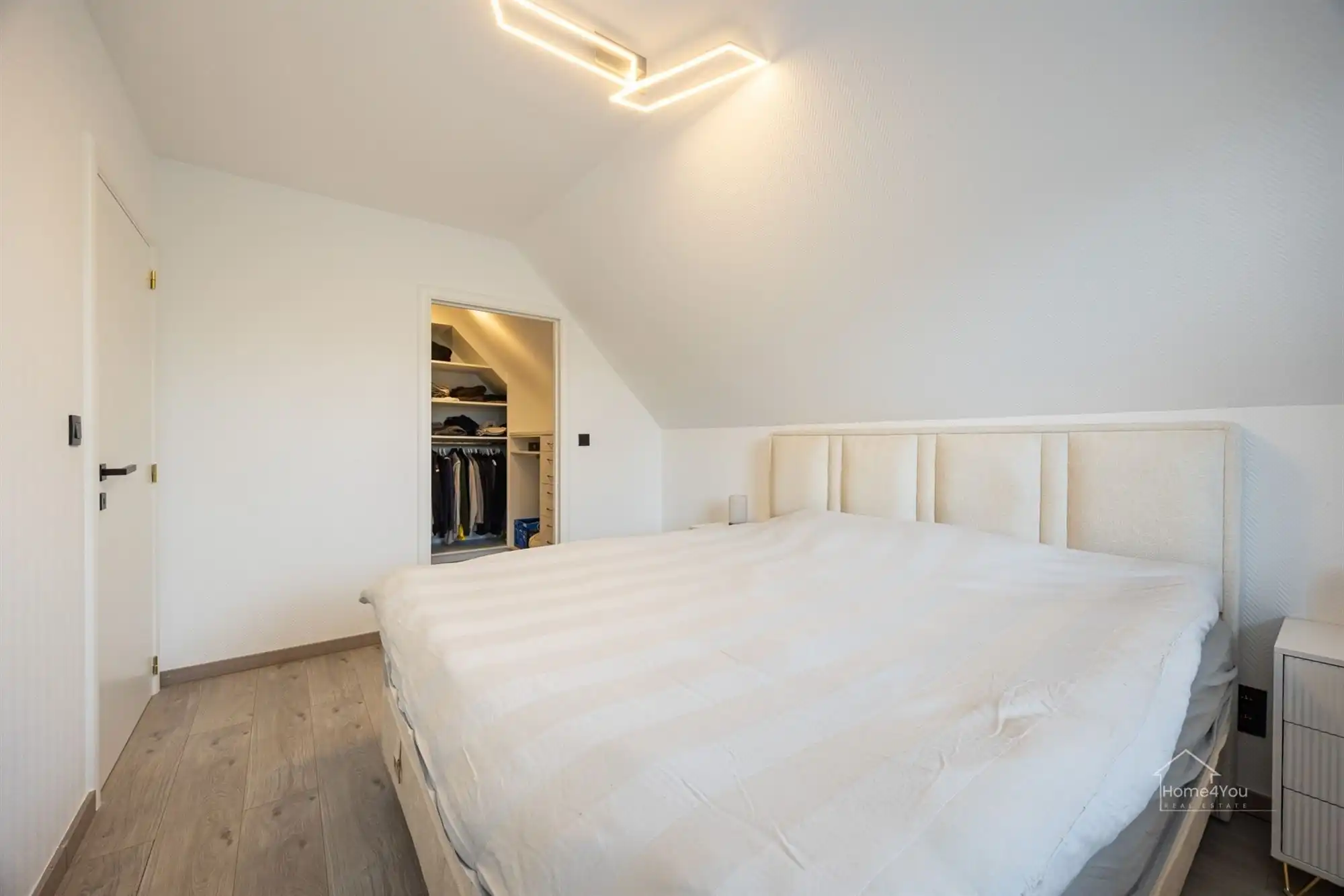 Moderne villa met 3 slaapkamers en zwembad te Waasmunster! foto 11