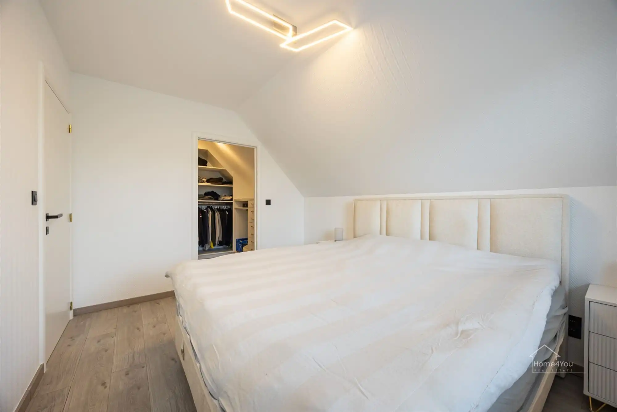 Moderne villa met 3 slaapkamers en zwembad te Waasmunster! foto 11