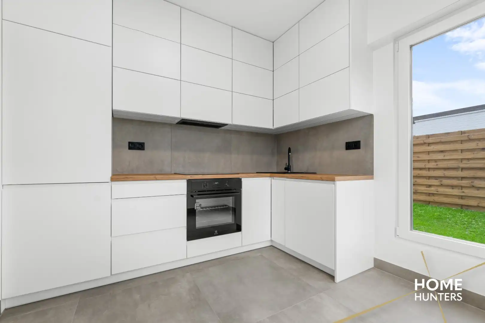 Gerenoveerde woning met 3 slaapkamers, zonnige tuin en een garage foto 13