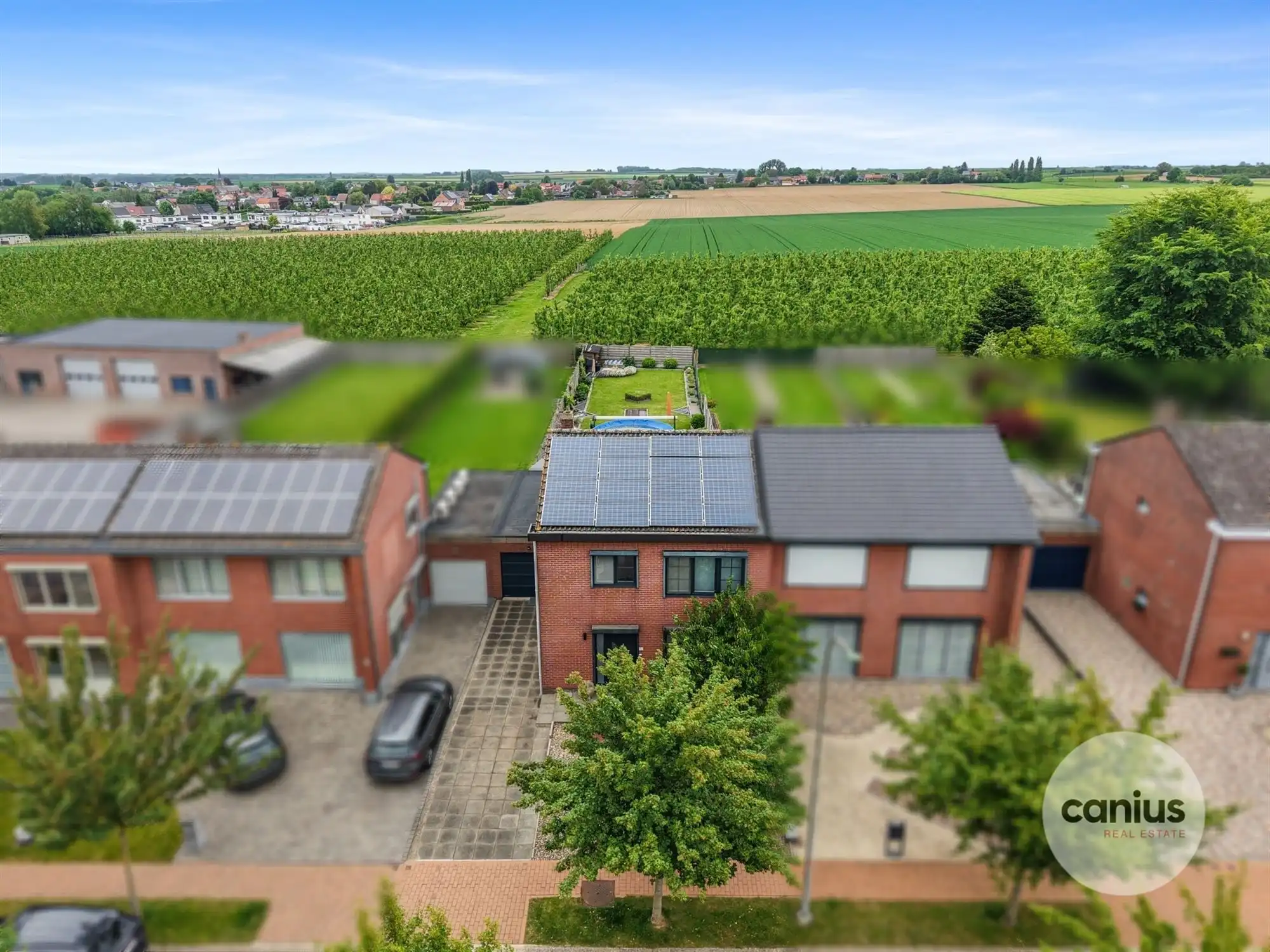 INSTAPKLARE EN VERZORGDE HALFOPEN BEBOUWING MET RUIME TUIN EN DRIE SLAAPKAMERS IN LANDEN foto 2