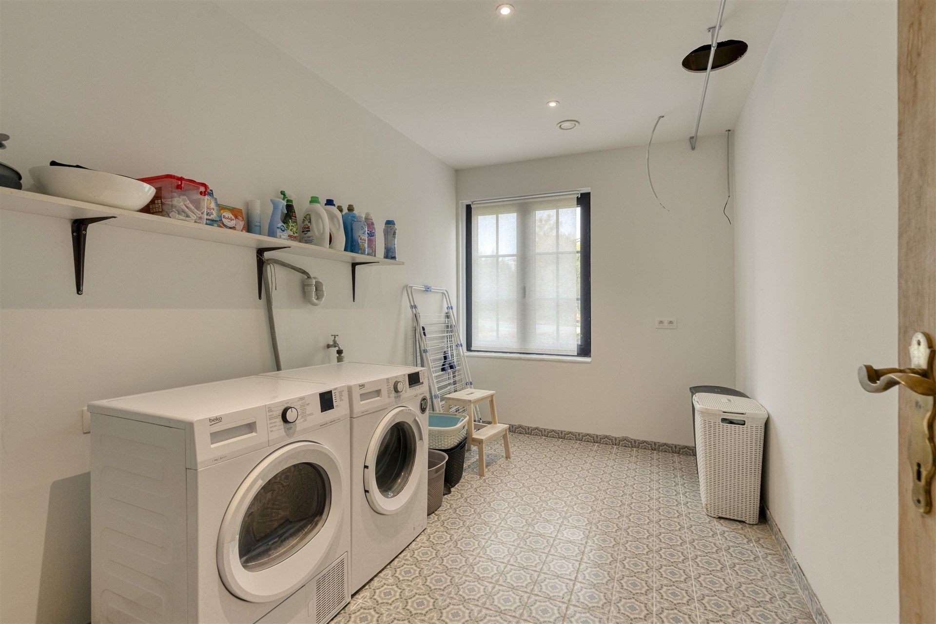 Luxueuze woning met riante tuin te Sint-Lievens-Houtem foto 28