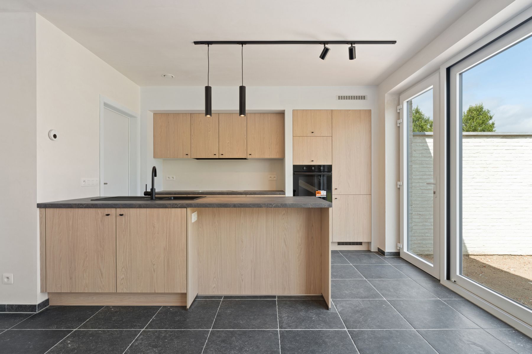 Landelijke, halfopen woning foto 6