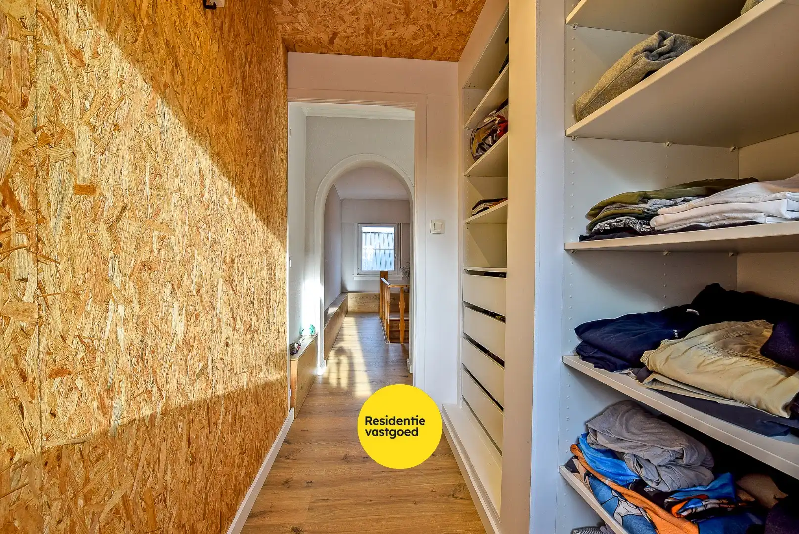 Rustig gelegen gerenoveerde woning op 470 m² te Leke met vergezichten en ruime garage. foto 9