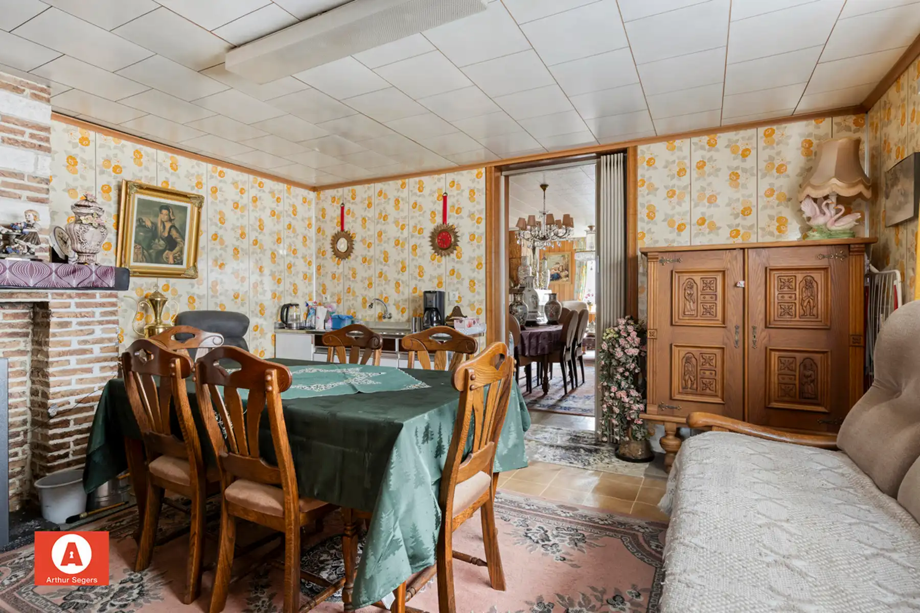 Solide half-open bebouwing met achtergelegen fietswegel. foto 10