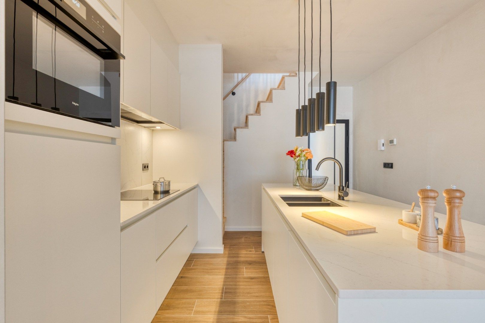 Instapklare stadswoning met 3 slaapkamers en tuintje!  foto 4