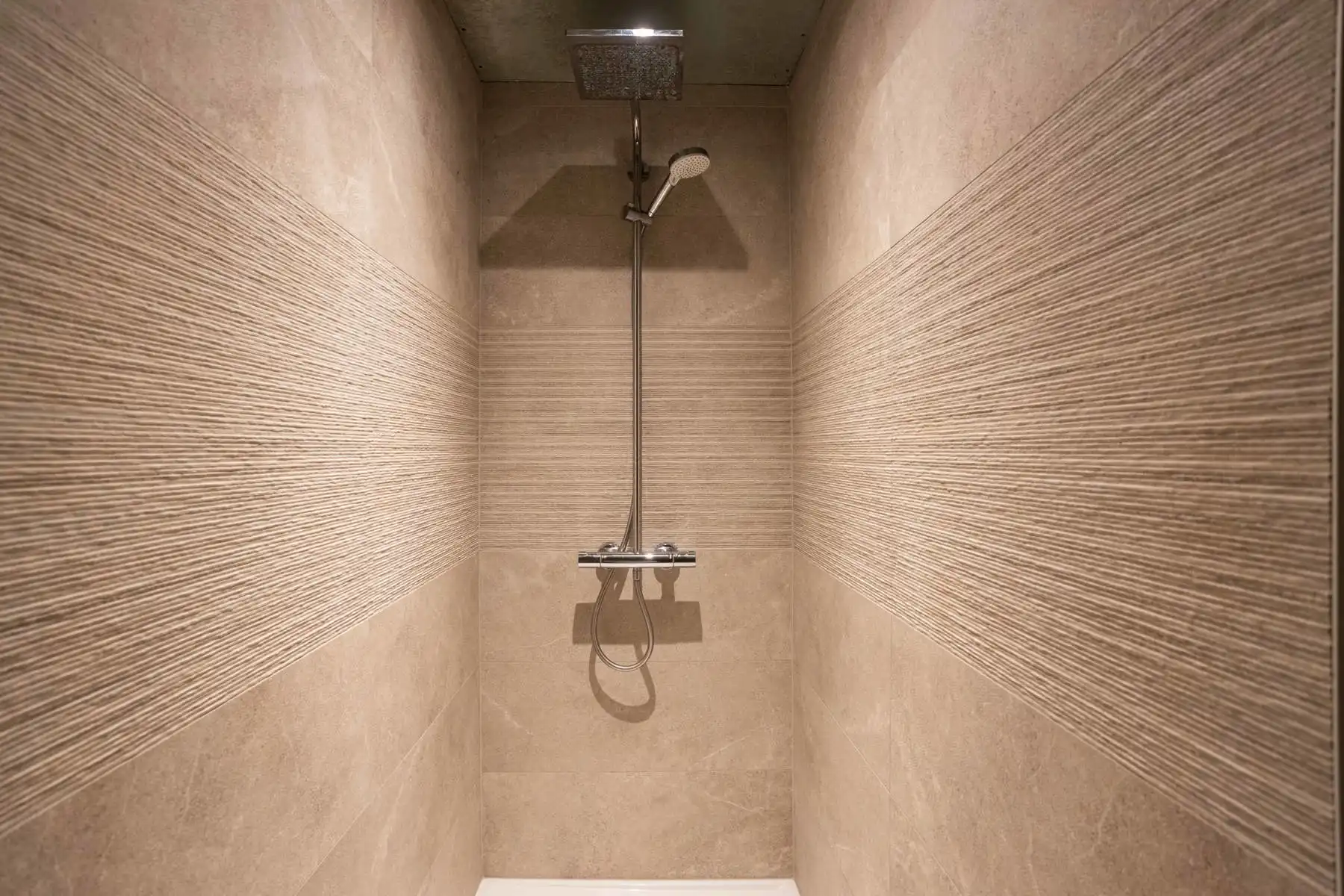 Goed gelegen halfopen bebouwing te Burst foto 7