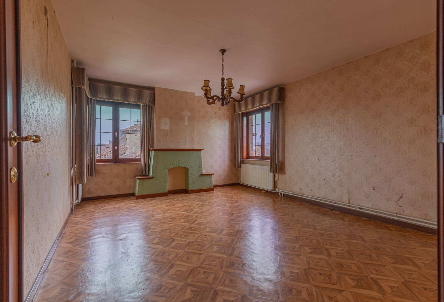 Ruime te renoveren gezinswoning met 4 slpks! foto 5