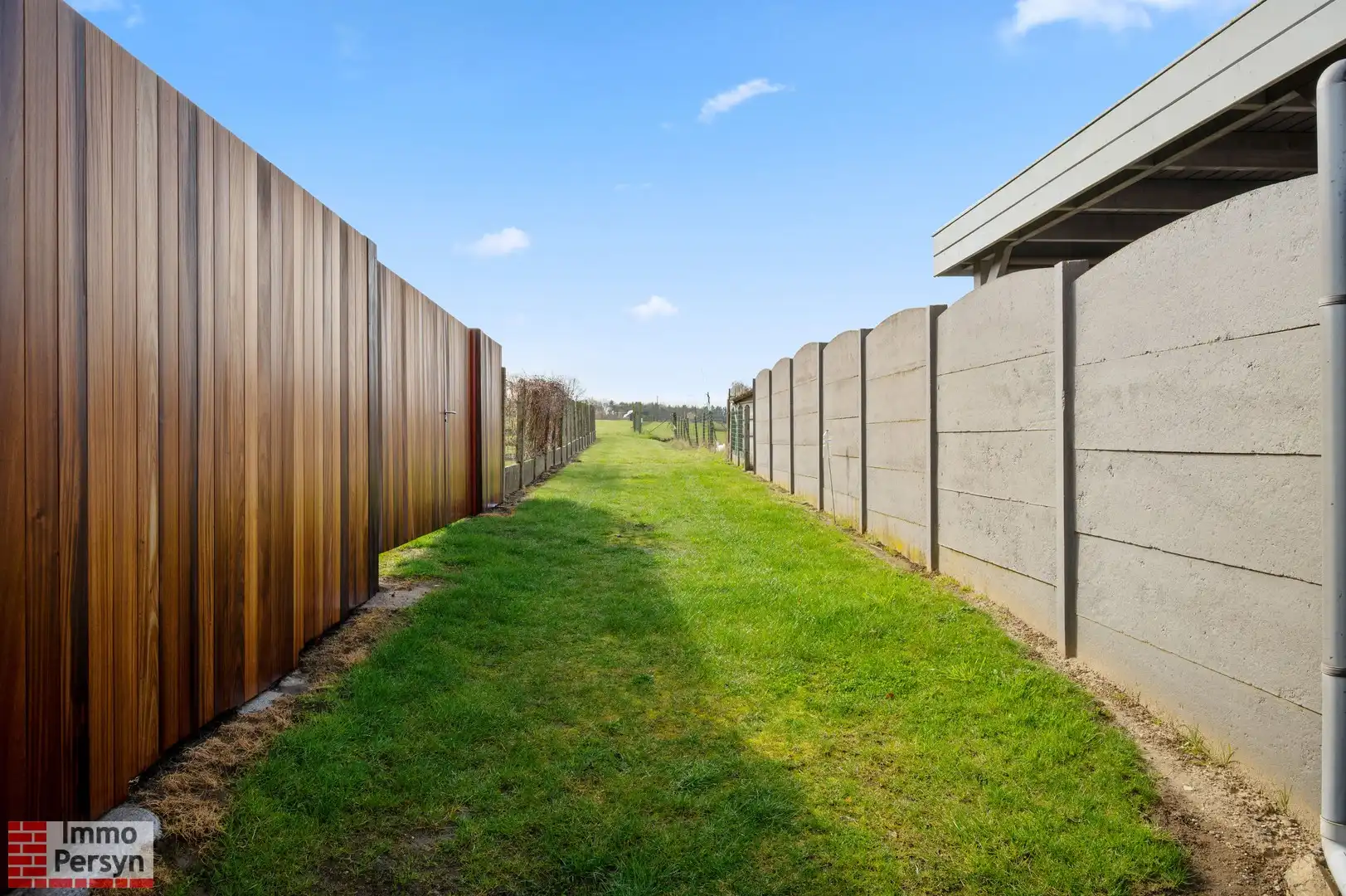 Woning met loods en aangrenzende bouwgrond te koop. 27 are foto 27