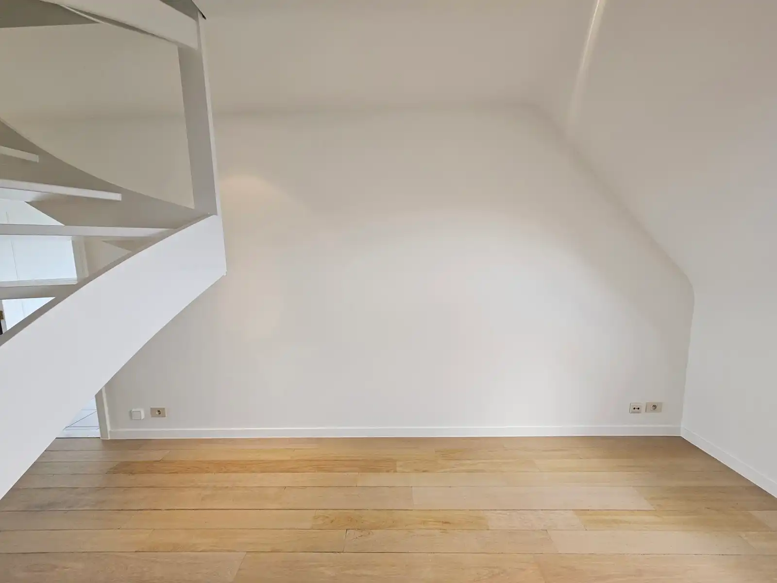 Lichtrijk duplex appartement met 2 slaapkamers en dubbele garage! foto 12